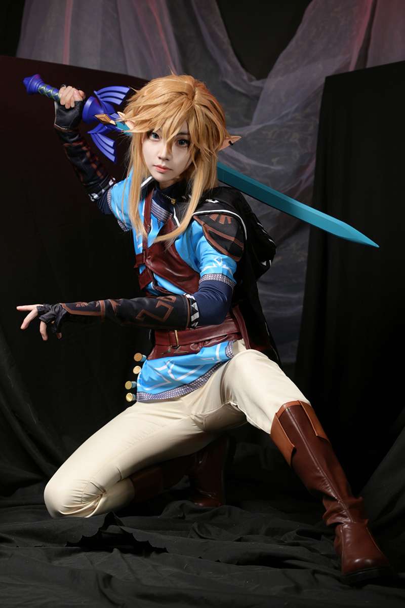 Vista frontal do TOTK Link Cosplay Costume