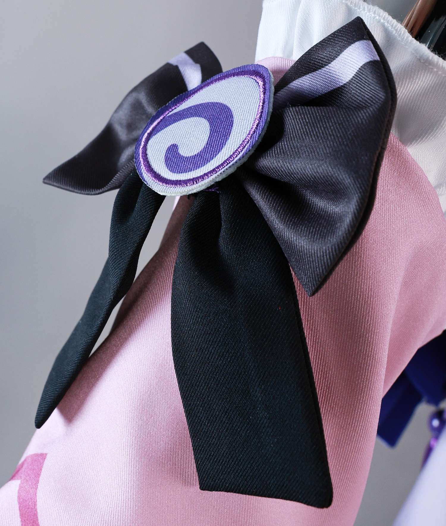 Mizuki Yumemizuki cosplay jelmezének közeli részletei