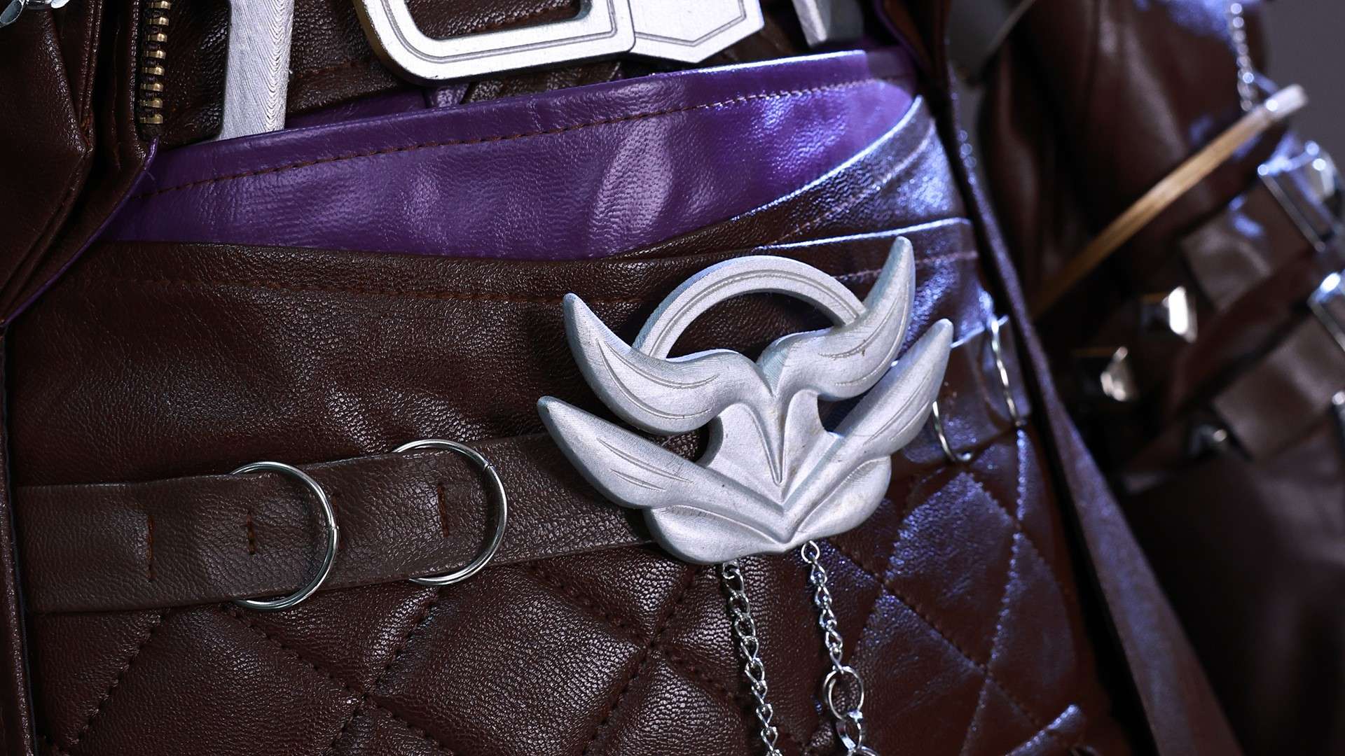 Rafayel Cosplay jelmez közelkép részletei
