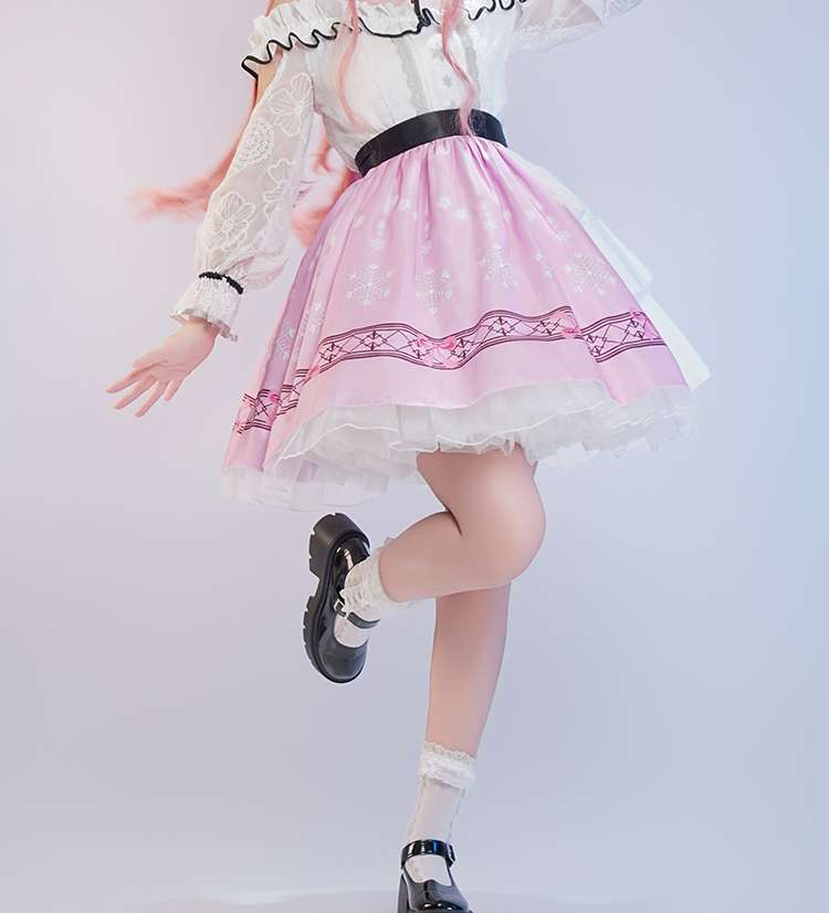  Front view of Infinity Nikki Nikki Cosplay Pink Dress 