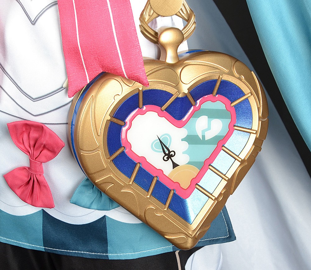 Close-up of Sigewinne costume accessories and seams