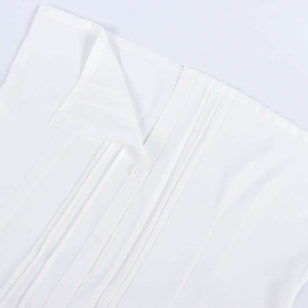 Close-up of fabric and accessories on Meng Qimeng cosplay