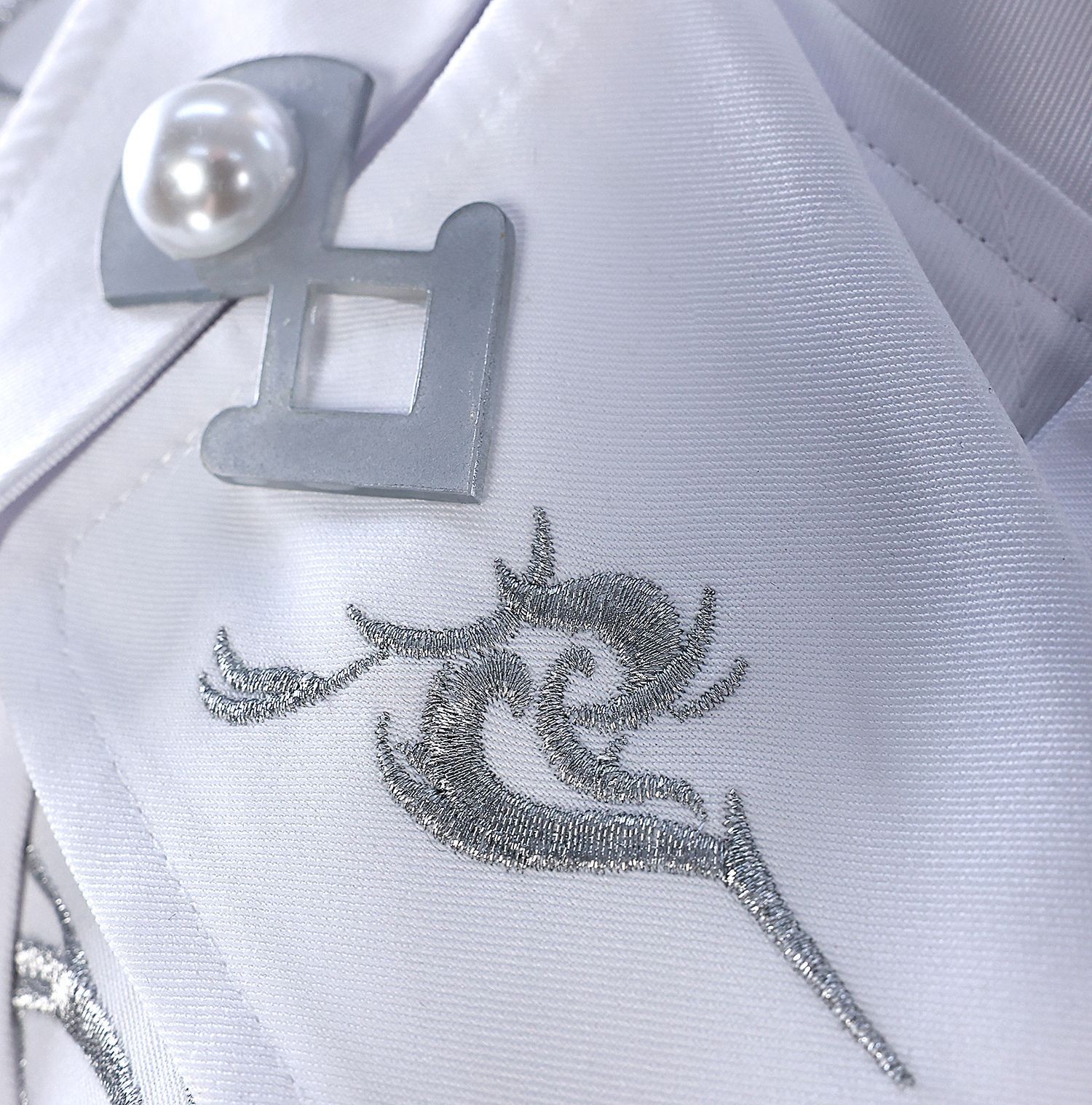 Xavier Light Hunter skin cosplay close-up