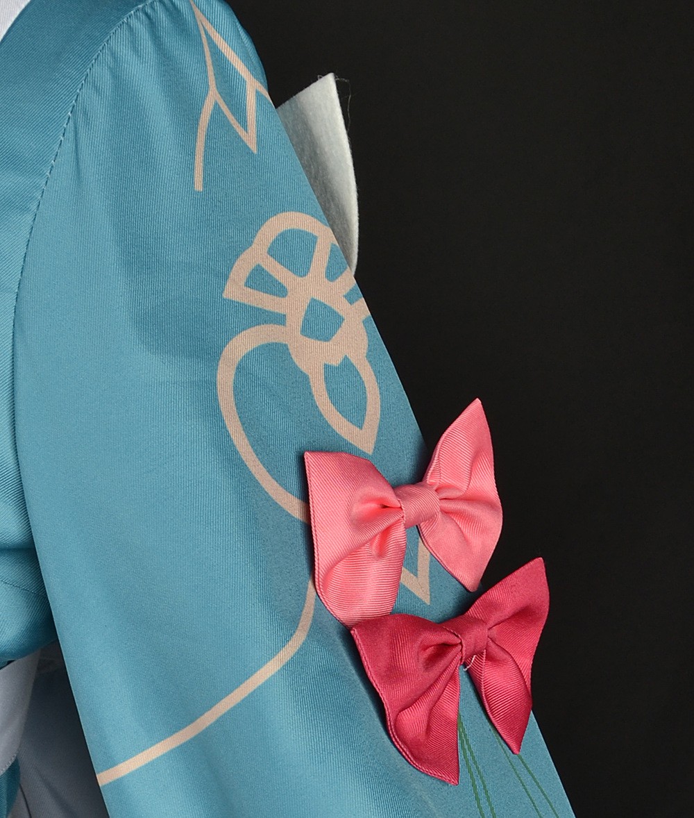 Close-up of Sigewinne costume accessories and seams