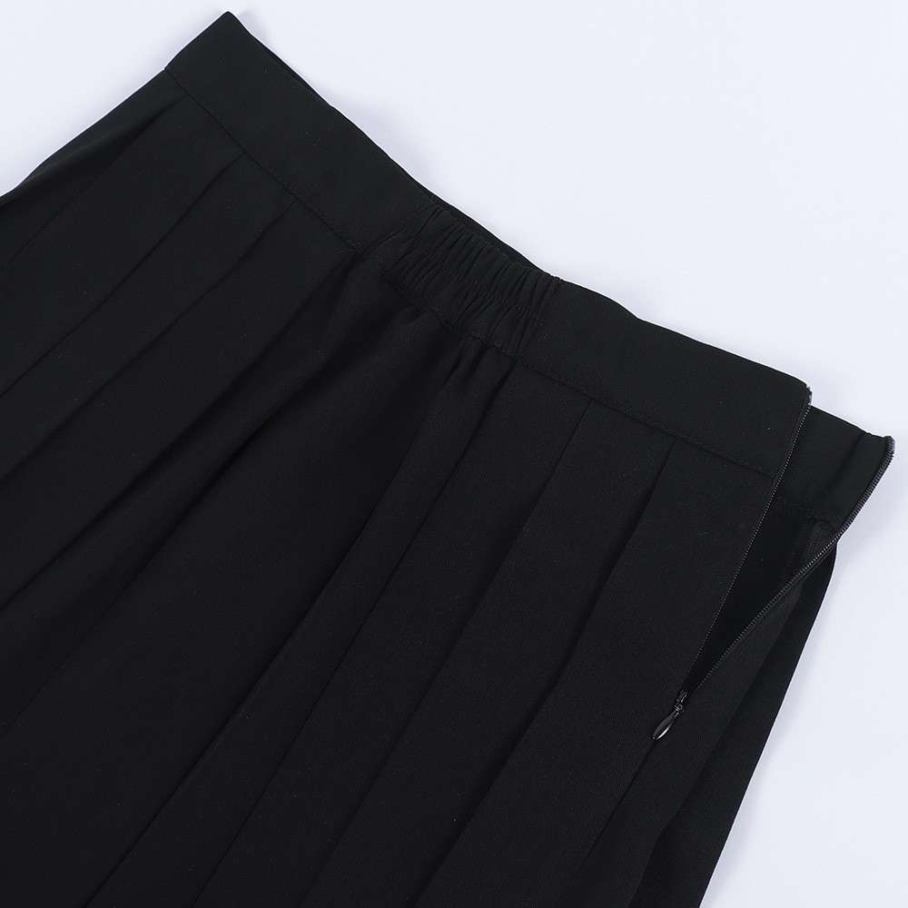 Close-up of fabric and accessories on Meng Qimeng cosplay