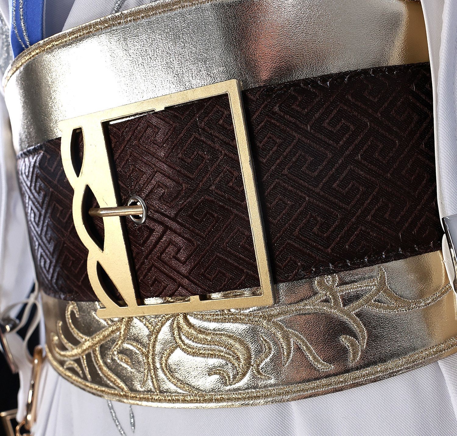 Xavier Light Hunter skin cosplay close-up
