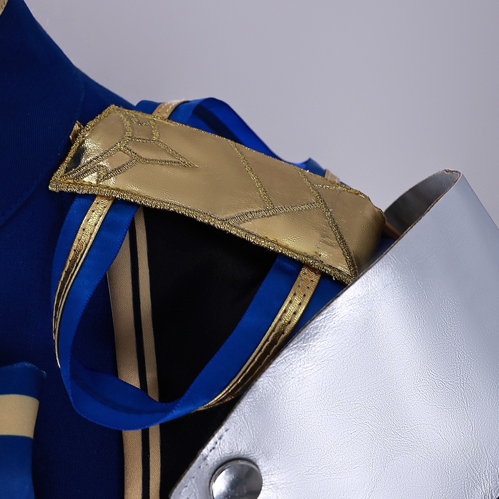 Zoom on Saber’s chest emblem and fabric
