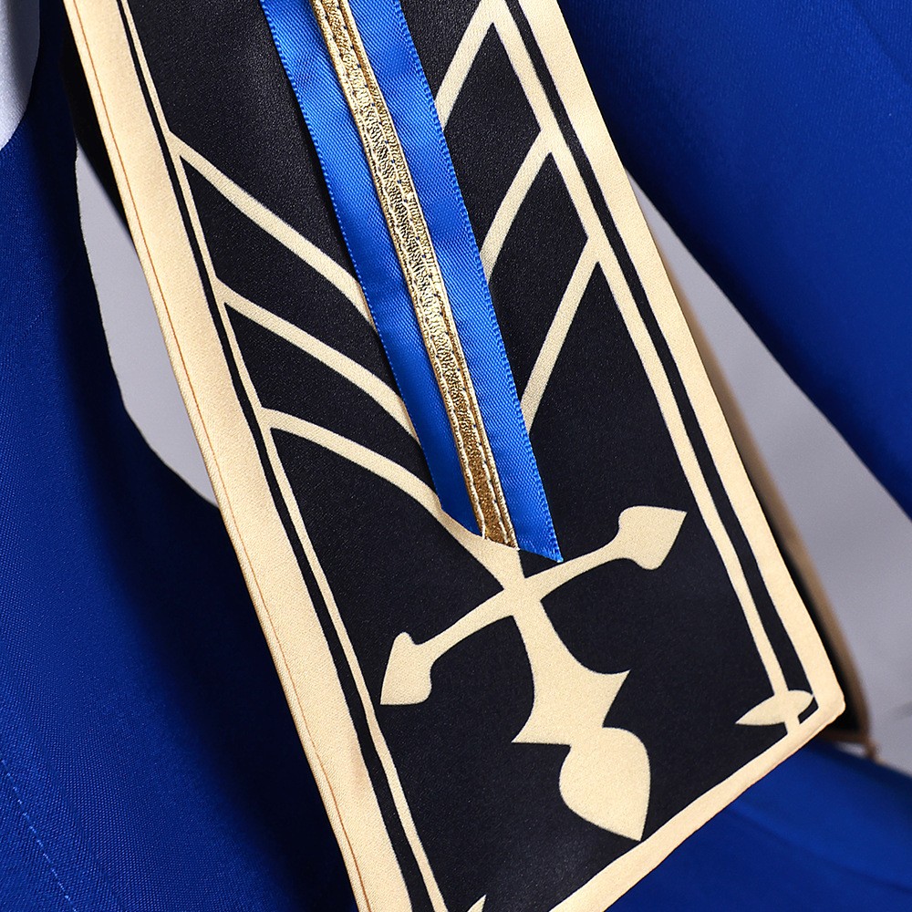 Zoom on Saber’s chest emblem and fabric