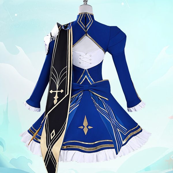 Back view of Saber cosplay from Honkai Star Rail x Fate