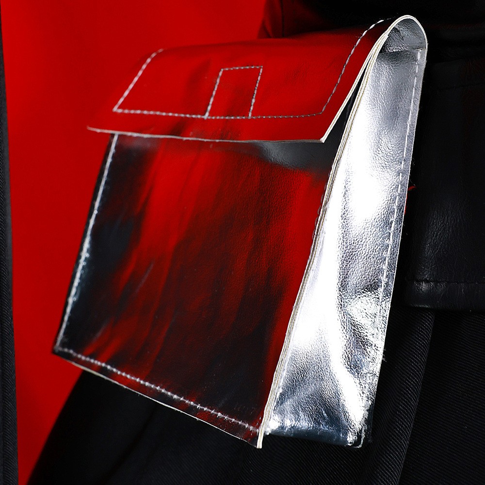 Capa y accesorios de Red Huntress Cosplay Primer plano